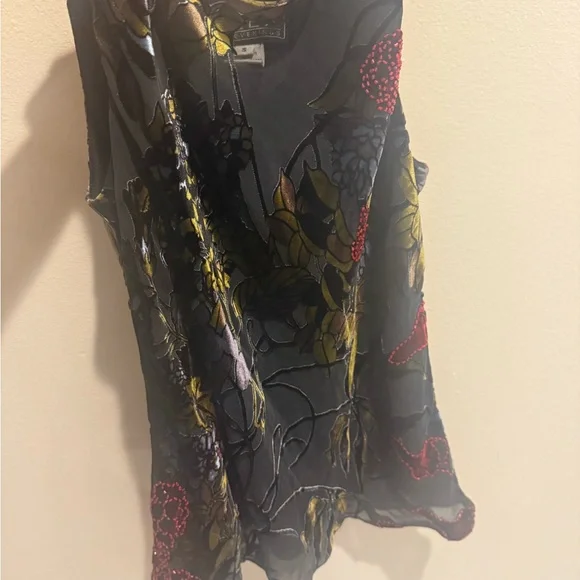 Floral Sleeveless Top - Black and Multicolor - Picture 2 of 3